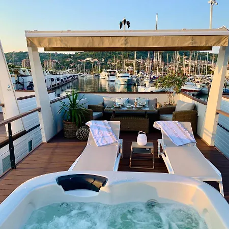 Sirena Floating House Vakantiehuis