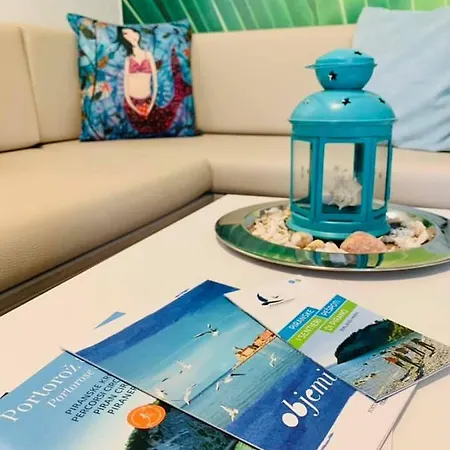 בית נופש Sirena Floating House בפורטורוז