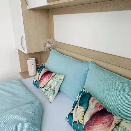 בית נופש Sirena Floating House *