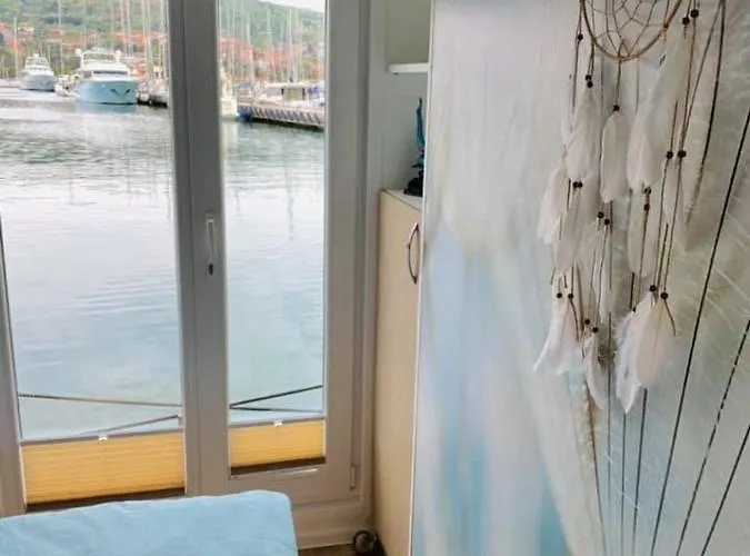 Casa de Férias Sirena Floating House